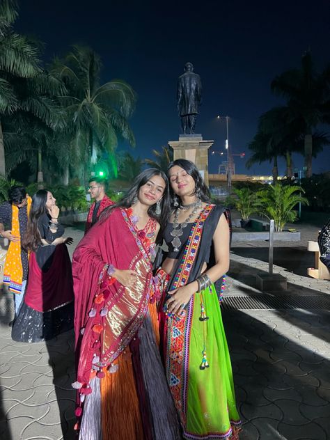 Garba Night, Garba Outfit, Garba Dance, Night Pics, Aesthetic Poses, Navratri Dress, Aesthetic Editing, Bff Photoshoot Poses, Bff Photoshoot