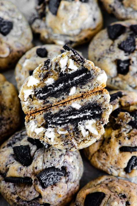 Cookies And Cream Stuffed Cookies, Oreo Marshmallow Cookies, Cookie Recipes Oreo, Mega Stuffed Cookies, Thick Gourmet Cookies, Chunky Oreo Cookies, Cookie Ideas Christmas, Fudge Filled Cookies, Stuffed Cookie Ideas