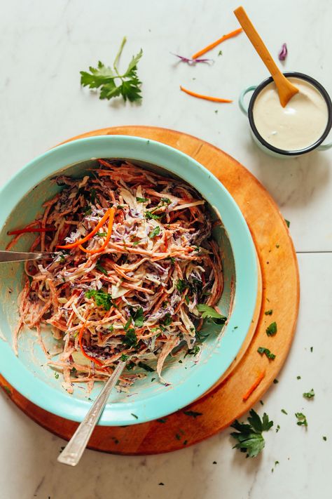 This easy and crunchy salad is tangy and makes a great side at BBQs or a tasty filling inside a sandwich. Vegan Cole Slaw, Easy Vegan Coleslaw, Recipe Coleslaw, Vegan Pulled Pork Sandwich, Vegan Pulled Pork, Vegan Coleslaw, Coleslaw Salad, Minimalist Baker, Vegan Cauliflower