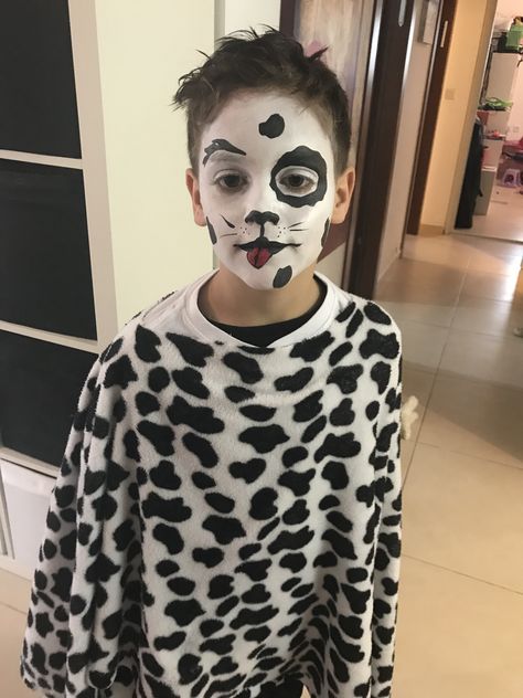 Dalmatian Face Paint, Dalmatian Costume Makeup, Dalmation Face Paint, Dalmation Makeup, Diy Dalmatian Costume, Puppy Face Paint, Fancy Dress Diy, Dalmatian Halloween Costume, Dog Face Paints