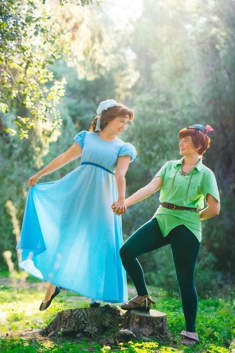 Wendy Cosplay, Disney Character Cosplay, Peter Pan Cosplay, Kathryn Beaumont, Bobby Driscoll, Vintage Disney Art, Peter Pan Costumes, Peter Pan Costume, Cute Couples Costumes