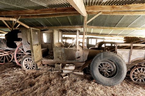 Delahaye Cars, Barn Finds Classic Cars, Barn Find Cars, Rare Cars, Car Tour, Best Muscle Cars, Ford Classic Cars, Abandoned Cars, Albert Camus