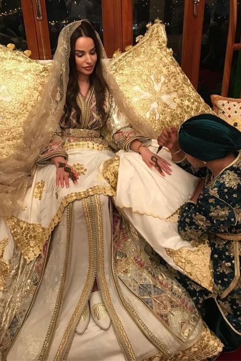 Moroccan Henna Party, Henna Party Dress, Henna Day, Traditional Moroccan Wedding, Moroccan Wedding Theme, Moroccan Wedding Dress, Arabic Wedding Dresses, Kaftan Wedding, Egyptian Wedding