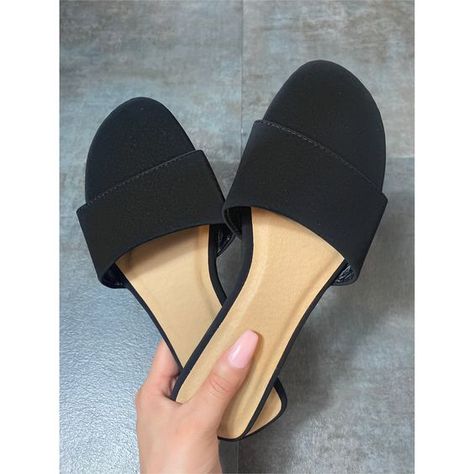 6 Simple Wardrobe Essentials to go from Basic to Elegant | Minimalist Outfit Basics – THE CASUAL EDIT Black Slippers Flats, Slippers Womens Flats, Elegant Minimalist Outfit, Outfit Basics, Stylish Black Women, Dr Closet, Black Sandals Flat, Curated Closet, Dr Shoes