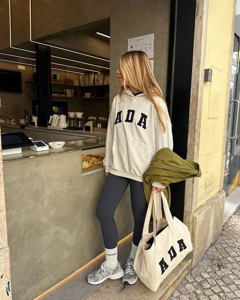 Adanola Scandinavian Style Outfit, Selfie Instagram Story, Fit Selfie, Olive Green Leggings, Outfit Uni, Instagram Story Aesthetic, Scandinavian Chic, Fitted Tshirt, Loungewear Outfit