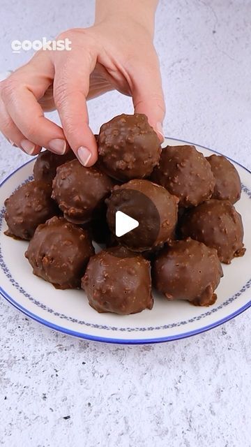 Chocolate And Chestnut Recipes, Hazelnut Recipes, Chestnut Recipes, Recipes Easy Quick, Boozy Chocolate, Dark Chocolate Recipes, Chocolate Deserts, Hazelnut Cream, Pistachio Recipes