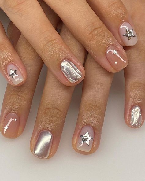 Festive Christmas Nails, Christmas Gel, Nagel Tips, October Nails, Winter Nails Acrylic, Christmas Gel Nails, Minimal Nails, Christmas Nails Acrylic, Silver Nails