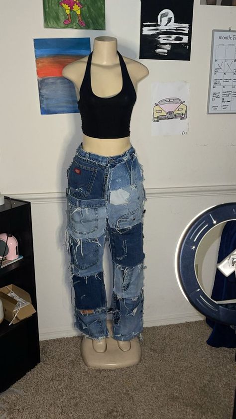 Unique Jeans Design, Cool Denim Pants, Stacked Jeans Diy, Reworking Jeans, Blue Jean Top Outfits, Custom Jeans Outfit, Jean Designs Diy, Custom Clothes Ideas, Jeans Design Ideas