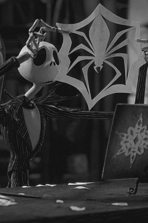 Love this part from the movie "nightmare before christmas" Nightmare Before Christmas Movie, Tim Burton Characters, Jack The Pumpkin King, Nightmare Before Christmas Wallpaper, Tim Burton Style, Tim Burton Art, Tim Burton Films, Tim Burton Movie, Disney Films