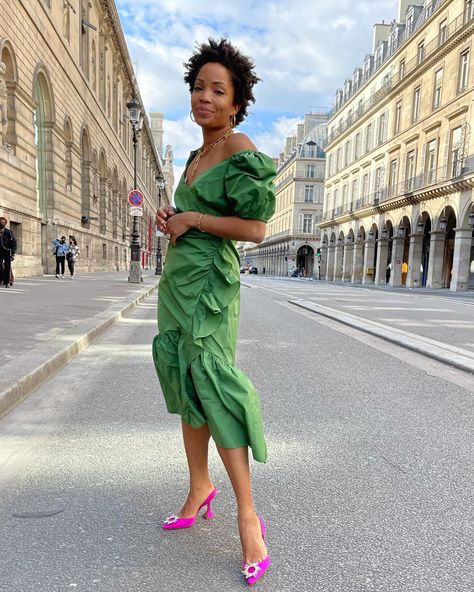 Yes, you're a "wow" kind of wedding guest and you deserve to see the 39 stunning dresses that are here. Green Summer Dress Outfit, Green Dress Outfit, Green Summer Dress, Green Sundress, Megan Dress, Green Summer Dresses, Padded Dress, Best Wedding Guest Dresses, Green Dresses