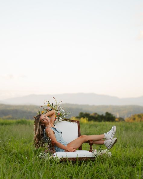 Katie absolutely SLAYED her session last night. i quite literally cannot pick a favorite. I cannot waittttt to post more from this session🌷🌞🌼🤍 ✿ ✿ ✿ ✿ 🏷️: #northgeorgiaphotographer #lifestylephotography #northgeorgiaphotographer #photographer #seniorsunday #seniorsession #seniorphotographer #seniorphotoshoot #lifestylephotography #lifestyleshoot #explorepage #explorepage† #ellijaygaphotographer #collegephotographer #photographerlife #reelsinstagram #instagramreels #reels #lifestylephotog... Photographers Life, Senior Photoshoot, North Georgia, Mini Sessions, Senior Session, Senior Photographers, Lifestyle Photography, Last Night, Photographer