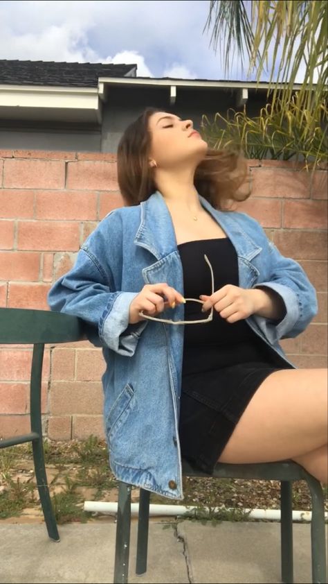 Black Dress Demin Jacket, Denim Jacket Black Dress, Oversized Denim Jacket Aesthetic, Denim Jacket Outfit Dress, Oversized Denim Jacket Outfit Aesthetic, Oversized Demin Jacket Outfit, Jean Jacket With Dress, Demin Jacket Outfits, Skort Ootd