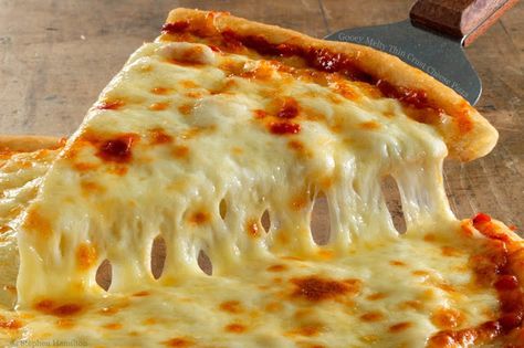 FX777 PizzaWorld: How to Make Greco Pizza #PizzaWorld Vegan Pizza Cheese, Four Cheese Pizza, Cheese Pizza Recipe, Pizza Recipes Pepperoni, Pizza Vegana, Pizza Roll, Hot Cheese, Slice Of Pizza, Pizza Margherita