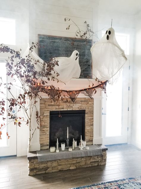 Halloween mantel + decor – 804 Sycamore Halloween Mantels, Arizona Vibes, Florida Halloween, Aesthetic Halloween Decor, Halloween Cottage, Halloween Mantel Decor, Ghost Theme, Halloween Decorating Ideas, Fun Fall Decor