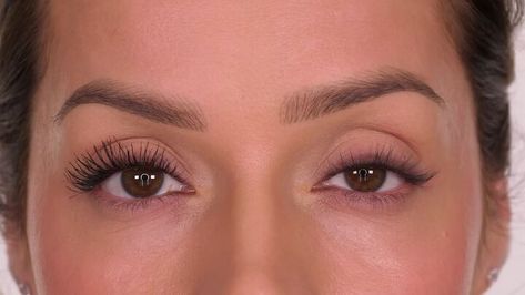 Easy Eyelash Hack: How to Make Your Eyelashes Look Longer With Mascara How To Fix Bent Eyelashes, How To Not Get Mascara On Your Eyelid, How To Make Your Lashes Look Longer, How To Make Your Eyelashes Longer, Lashes With Mascara, Make Eyelashes Longer, Brown Eyeliner Pencil, Lashes Tutorial, Eyelash Primer