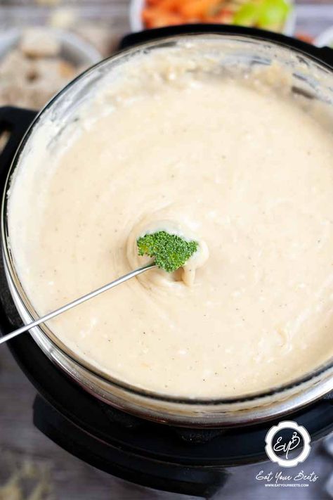 Instant Pot Fondue is fun to make and lots of fun to eat! This Instant Pot Fondue Cheese recipe is great as a party appetizer or a weekend snack. Pair with your favorite veggies and Alcohol Free Fondue, Crock Pot Fondue Cheese, Crockpot Cheese Fondue, Fondue Cheese Recipe, Oil Fondue Recipes, Meat Fondue, Oil Fondue, Fondue Ideas, Fondue Cheese