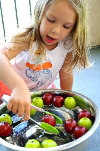 Bob For Apples, Preschool Apple Theme, Fall Activities For Toddlers, Apple Lessons, Activity For Preschoolers, Apple Preschool, Fine Motor Activity, Bobbing For Apples, Fall Activity