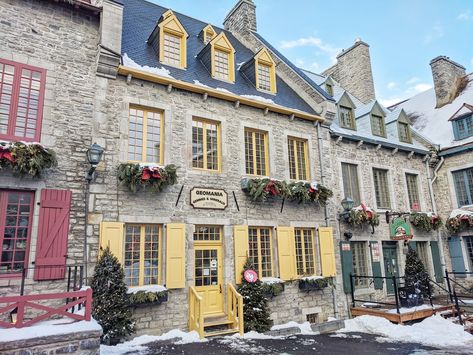 Thanks to @VeroniqueTrudel for making this photo available freely on @unsplash 🎁 Bachelorette Locations, Things To Do In Quebec, Quebec Winter Carnival, Quebec Winter, Bachelorette Party Destinations, Quebec City Canada, Architecture Landmark, Girls Getaway, Modern Hotel