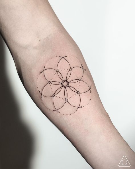 Geometric Female Tattoo, Semi Circle Tattoo, Geometric Circle Tattoo Design, Geometric Wrist Tattoo, Geometric Shapes Tattoo, Sacred Geometry Tattoo Design, Geometry Tattoo Design, Geometric Tattoo Filler, Geometric Shape Tattoo