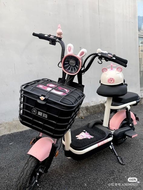 Sepeda Aesthetic, Anjing Poodle, Motor Listrik, Pretty Bike, Girly Car, Baby Pink Aesthetic, Step Up Dance, Cute Car Accessories, Gaming Room Setup