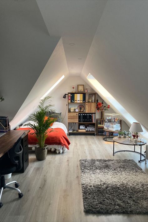 Slanted Ceiling Bedroom, Attic Bedroom Designs, Attic Bedrooms, Loft Room, Attic Bedroom, Minimalist Room, Aesthetic Rooms, Dream Room Inspiration, Room Makeover Bedroom