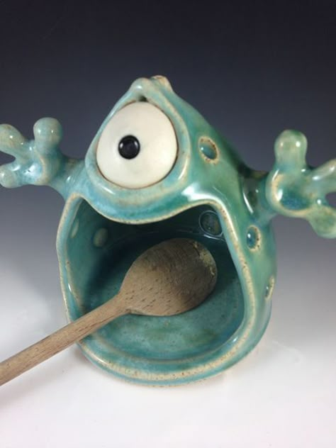 Ceramic Monsters, Diy Keramik, Pottery Spoon, Clay Monsters, Hantverk Diy, Pottery Pots, Pinch Pot, Sculptures Céramiques, Tanah Liat