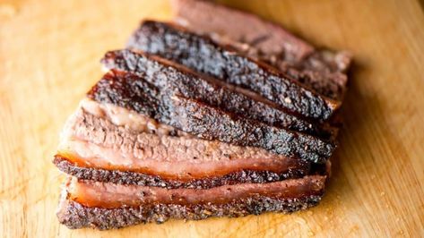 Baking in a Roaster Oven: Guide - OvenSpot Brisket Marinade, Texas Brisket, Brisket Recipes Smoked, Electric Roaster, Bbq Brisket, Barbecue Restaurant, Brisket Recipes, Smoked Beef, Smoked Brisket