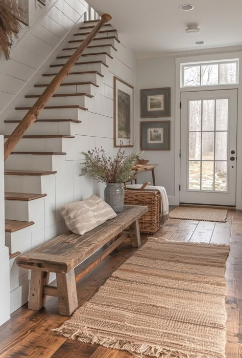 Farmhouse Entry, Casa Country, Stair Case, Casa Vintage, Ootd Inspo, Home Entrance Decor, Farmhouse Interior, Reno Ideas, Entrance Decor