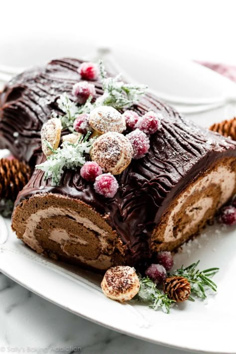 Easy Yule Log Recipe, Yule Log Cake Recipe, Meringue Mushrooms, Yule Log Recipe, Chocolate Log, Chocolate Yule Log, Yule Log Cake, Log Cake, Torte Cupcake