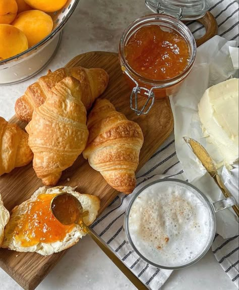 Croissant With Jam, Apricot Croissant, Cottagecore Breakfast, Jam Croissant, Aesthetic Breakfasts, Orange Croissant, Aesthetic Croissant, Jam Breakfast, Sandwich Cafe