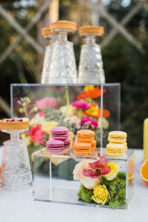 Citrus Centerpiece, Fruit Theme Party, Purple Macarons, Summer Dessert Table, Lemonade Wedding, Choosing Wedding Colors, Summer Wedding Venues, Reception Desserts, Lemon Wedding