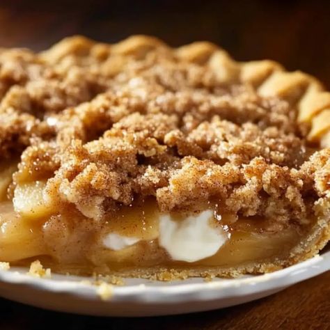 Cinnamon Crumble Apple Pie Crumble Apple Pie, Gingerbread Apple, Apple Crumb Pie, Tart Flavors, Apple Crumble Pie, Pear Crumble, Crumble Pie, Cinnamon Crumble, Frozen Pie