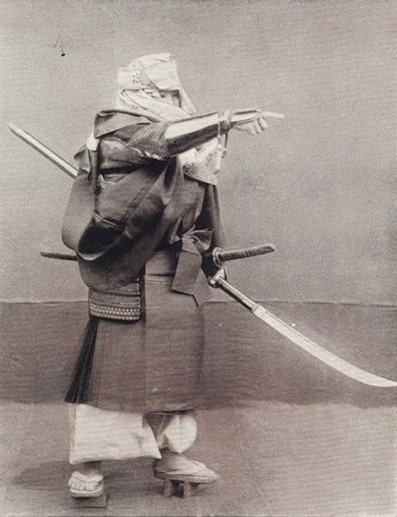 "An iconic image of a Japanese “Warrior Monk.” Notice the nagamaki he holds in his left hand, the trademark weapon of the Sohei in much the same way that the long pole became the signature weapon of the Shaolin order." (picture caption)   History of East Asian Martial Arts: Week 7 – Buddhism and Martial Arts – Kung Fu Tea Warrior Monk, Medieval Japanese, Guerriero Samurai, Medieval Japan, Japanese History, Japanese Warrior, Samurai Armor, Samurai Art, Story Board