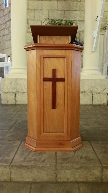 A wooden podium - expertly crafted. Church Pulpit Design Ideas, Pulpit Design, Gereja Kristen, Beautiful House Images, Church Pulpit, Podium Design, Tea Table Design, Church Building Design, Wood Carving Furniture