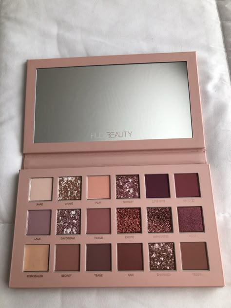 @aliyacataleya Maybelline Eyeshadow Palette, Matte Make Up, Maybelline Eyeshadow, Alat Makeup, Makeup Pallets, Makeup Eyeshadow Palette, Pinterest Makeup, Fancy Makeup, High End Makeup