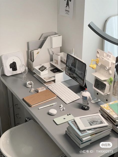 Grey Desk Ideas, Desk Ideas Minimalist, Cozy Desk, Dream Desk, Study Desk Decor, Desk Setups, Aesthetic Room Ideas, Desk Inspo, Desk Inspiration