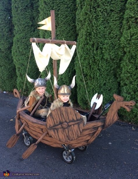 Boat Costume Diy, Family Viking Costumes, Cardboard Viking Ship, Viking Family Costume, Baby Viking Costume, Vikings Costume, Viking Halloween Costume, Vikings Halloween, Viking Party