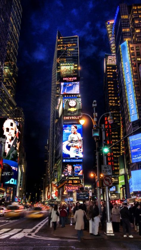 Times Square Night Time Go To New York, Little Italy, Nova York, Most Beautiful Cities, Urban Landscape, Dream Destinations, Facebook Cover, Goa, Central Park