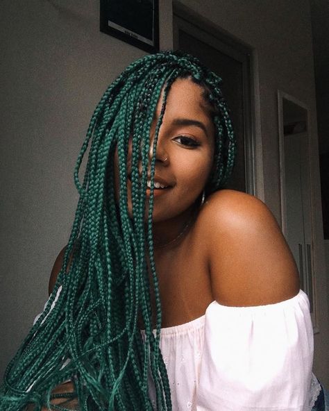 Emerald Green Hair Black Women, Green Hair Braids, Braids Baddie, Braids Green, Braids Inspiration, Emerald Green Hair, Yellow Hair Color, Dark Green Hair, Colored Box Braids