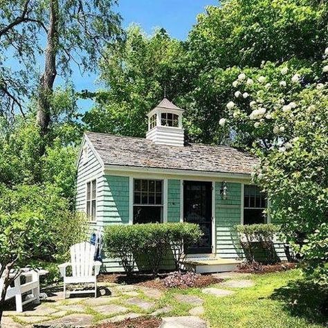 Cottages In Maine, Coastal Cottages, Kennebunkport Maine, Maine Living, Maine Cottage, Little Cottages, Ireland Homes, Coastal Living Rooms, Seaside Cottage