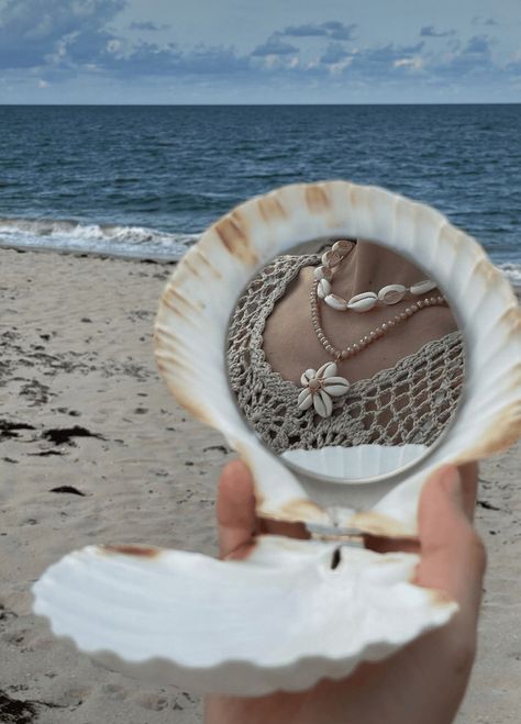 Sea Stuff, Art Coquillage, Ocean Girl, Desain Quilling, Diy Crown, Mermaid Aesthetic, Y2k Emo, Sea Witch, Seashell Crafts