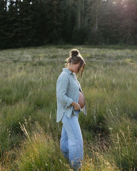 maternity photos up in the mountains 🤍 Maternity Photography Joshua Tree, Maternity Field Pictures, Mountain Maternity Shoot, Outdoor Maternity Photos, Maternity Pics, Maternity Poses, Vision Boards, Maternity Photoshoot, Maternity Shoot