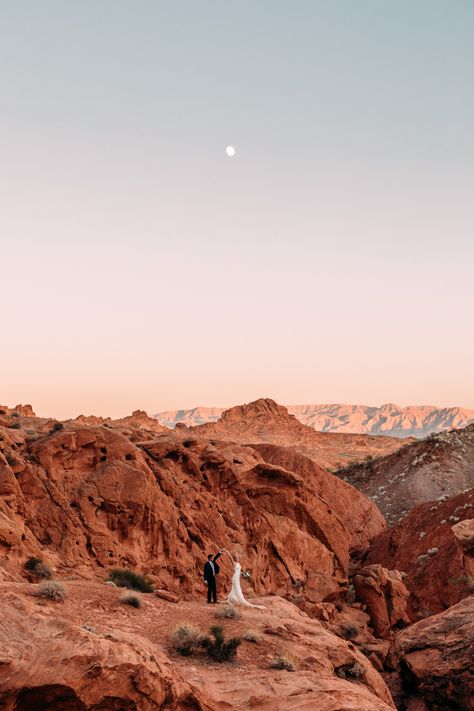 Dessert Elopement, Vegas Wedding Desert, Desert Elopement Photography, Red Rock Canyon Las Vegas Wedding, Las Vegas Desert, Las Vegas Desert Wedding, Valley Of Fire State Park Photoshoot, Red Rock Wedding Las Vegas, Vegas Desert Elopement