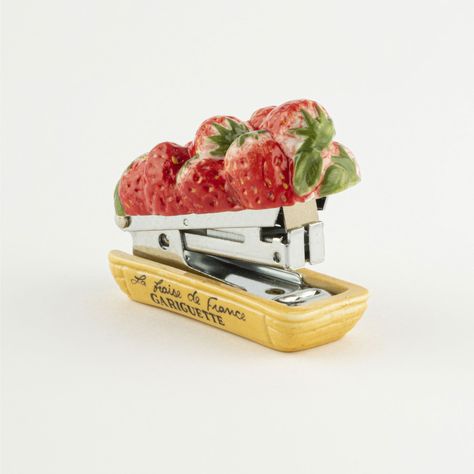 Cute Stapler, Cool Items To Buy, Gifts Aesthetic, Flower Puzzles, Stationary Craft, Cute School Stationary, Strawberry Decorations, Stationary School, Cute Stationary