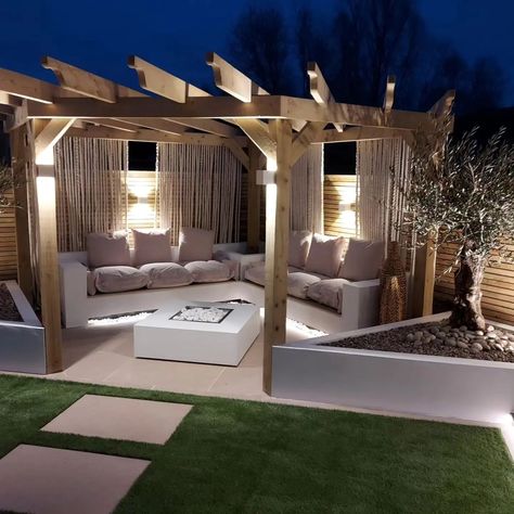 8 Best Possible Designs for Your Proper Corner Pergola - GODIYGO.COM Pergola Seating, Corner Pergola, Fire Pit Seating Area, Modern Backyard Landscaping, Back Garden Design, Corner Garden, Patio Garden Design, Backyard Pergola, Modern Backyard