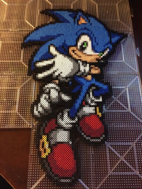 Perler Beads: Sonic the Hedgehog by xtuyet on deviantART Perler Bead Mario, Beads Perler, Perler Creations, Piskel Art, Perler Art, Art Perle, 8bit Art, Hama Beads Design, Perler Bead Templates