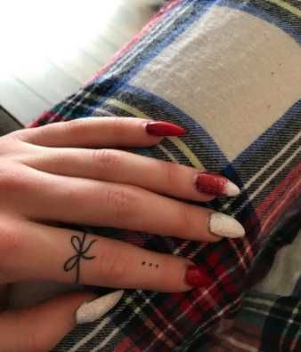 Bow Tie Tattoo, Bow Finger Tattoos, Tiny Finger Tattoos, Band Tattoos, Finger Tats, Finger Tattoo For Women, Ring Finger Tattoos, Finger Tattoo Designs, Ribbon Tattoos