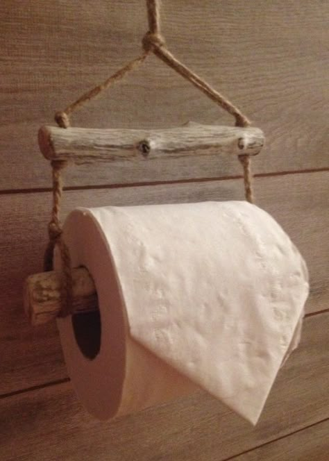 DIY wc-papierhouder (of voor keukenrol) Toilet Roll Holder Ideas, Diy Toilet Paper Holder, Diy Toilet, Driftwood Crafts, Diy Holz, Toilet Roll Holder, Roll Holder, Toilet Paper Roll, Toilet Roll