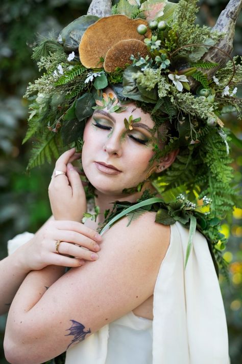 Mother Nature Headpiece, Forest Headpiece, Mother Nature Costume Makeup, Mother Nature Makeup, Mother Nature Costume Diy, Mother Nature Costume Halloween, Art Headpiece, Ivy Halloween Costume, Goddess Shoot