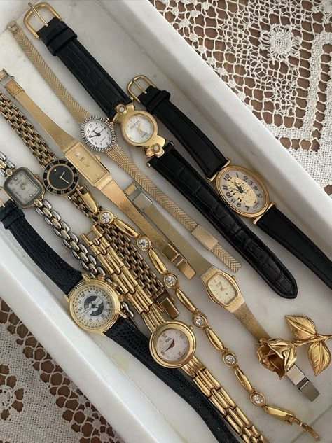 Vintage Aesthetic Accessories, Vintage Women Watch, Vintage Designer Aesthetic, Vintage Watch Aesthetic, Watches Aesthetic, Aesthetic Watches, Minimalist Accessories Jewellery, Aesthetic Watch, Vintage Saat